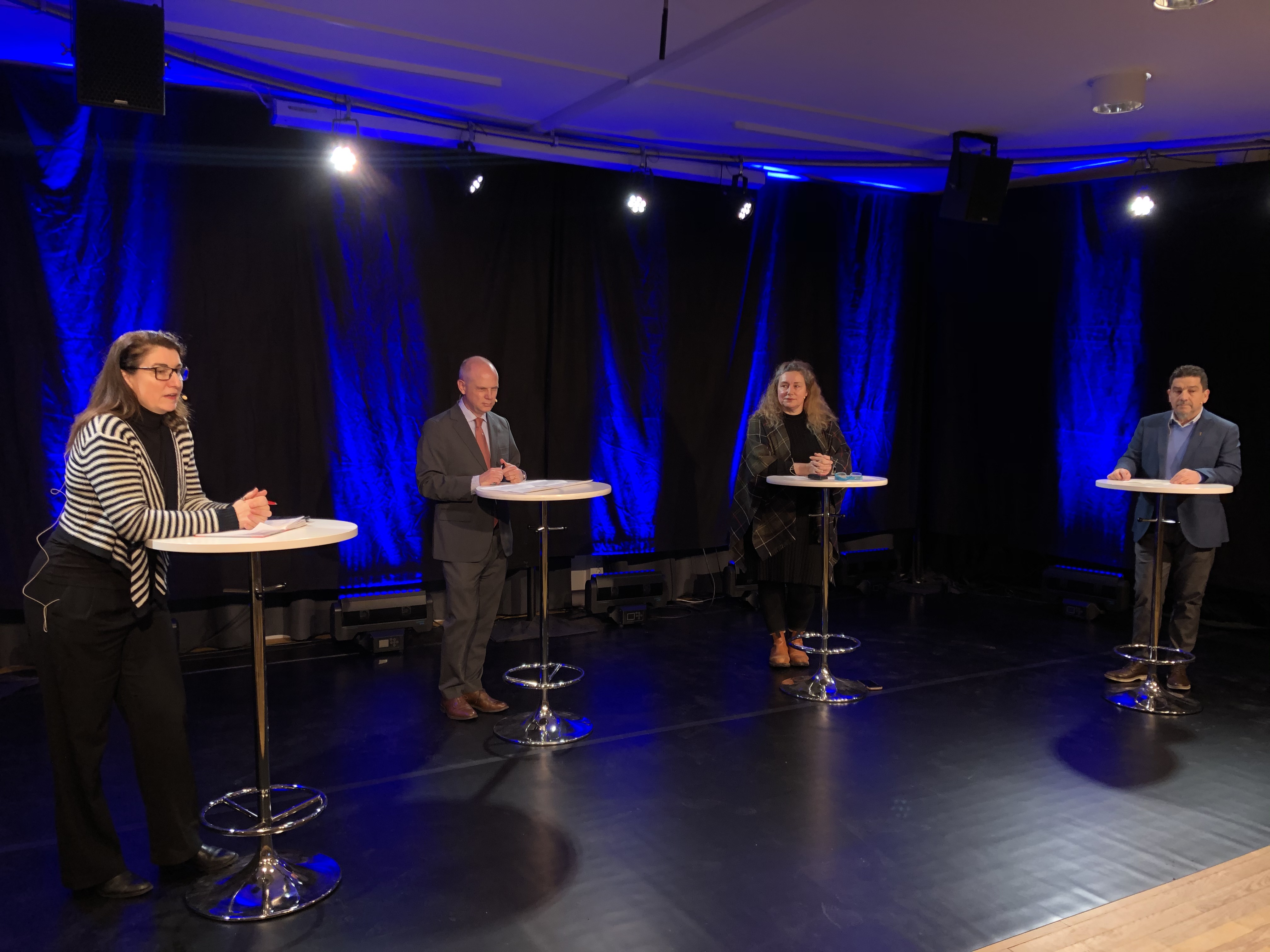 N&auml;ringslivschef Maria Karlsson och kommunalr&aring;den Urban Granstr&ouml;m (S), Martina Hallstr&ouml;m (C) och Marco Venegas (MP) under en presstr&auml;ff om n&auml;ringslivssatsningar januari 2021.