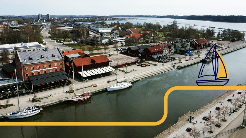 Vatten, båtar och hamn ovanifrån